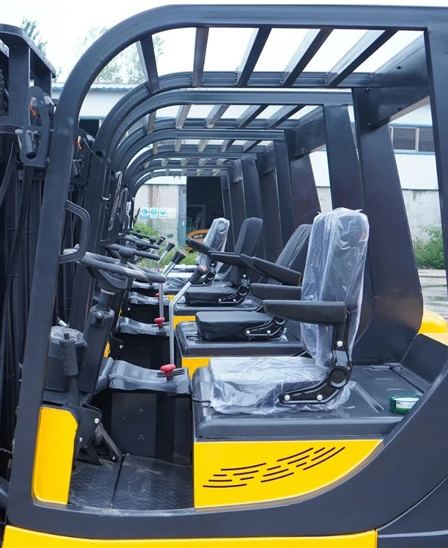 Free Delivery of 2.5-ton Electric Forklift with Hydraulic Lifting Customized for Elevated Electric Forklift.